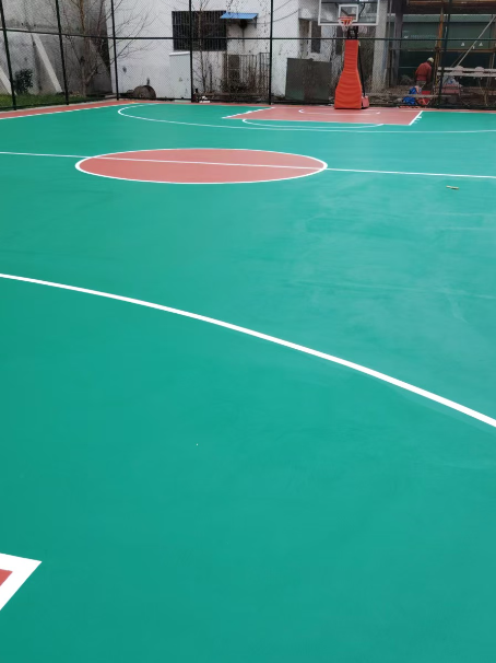信丰 球场长期使用易出现地面开裂